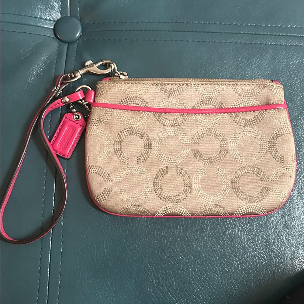 COACH WRISTLET CLUTCH WALLET